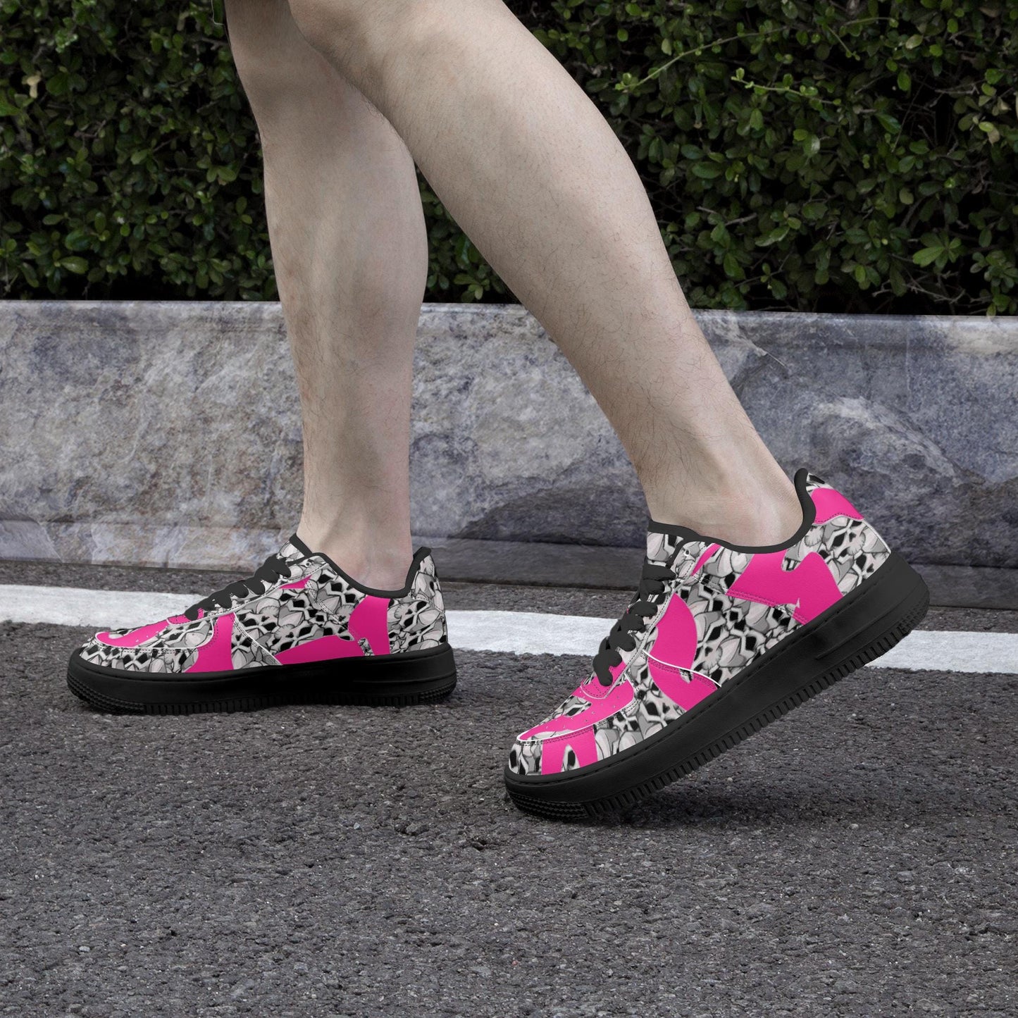 Skulls In Black Low-Top Leather Sports Sneakers - Black Sole